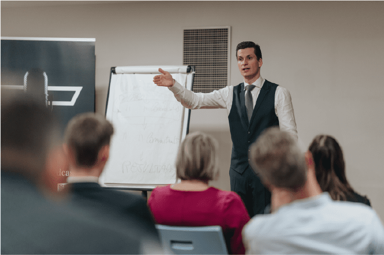 Kristof Cuppens - Straight-Line Coach